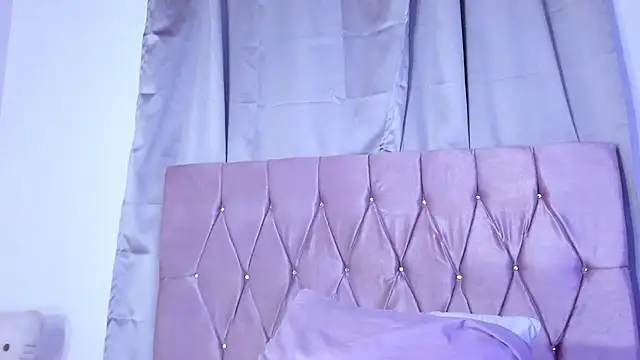 Snapshot of Ashley_piinkk_ chatting on 03/23/25, 01:31 Ashley piinkk online show from 03/23/25, 01:31