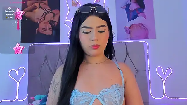 Ashley piinkk  online show from 04/25/26, 10:51