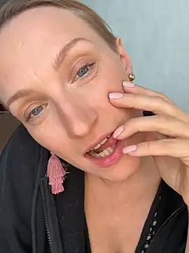 UmaTruewoman online show from 02/11/26, 10:09