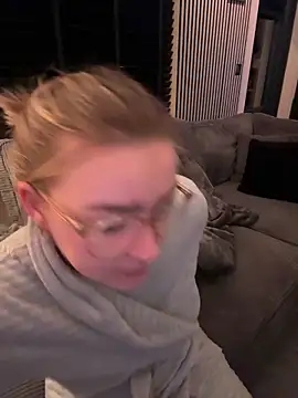 Snapshot of xX_HotCouple_Xx chatting on 12/21/25, 09:22 xX HotCouple Xx online show from 12/21/25, 09:22