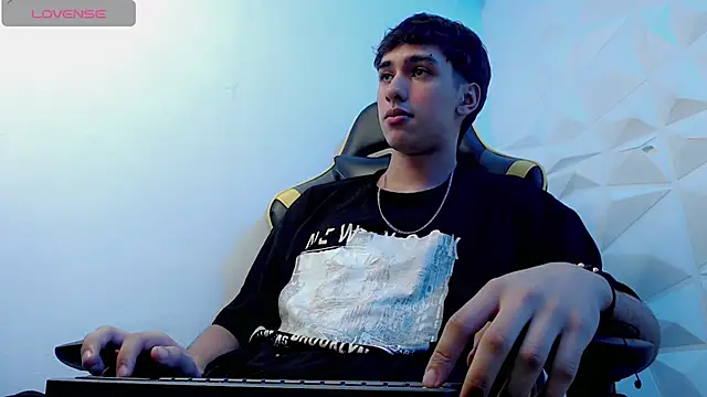 Snapshot of Jake_tripp chatting on 12/18/24, 06:10 Jake tripp online show from 12/18/24, 06:10