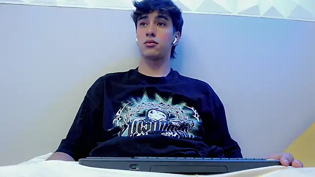 Snapshot of Jake_tripp chatting on 10/02/25, 04:30 Jake tripp online show from 10/02/25, 04:30