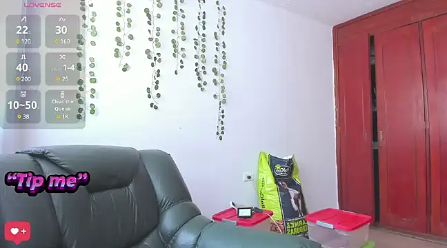 bonnie moon  online show from 12/17/24, 06:20