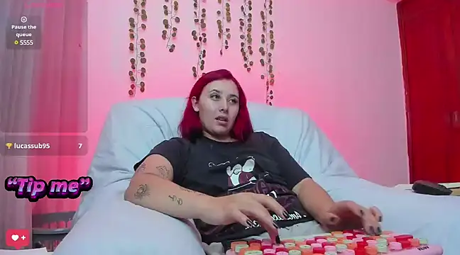 bonnie moon  online show from 02/18/25, 10:58