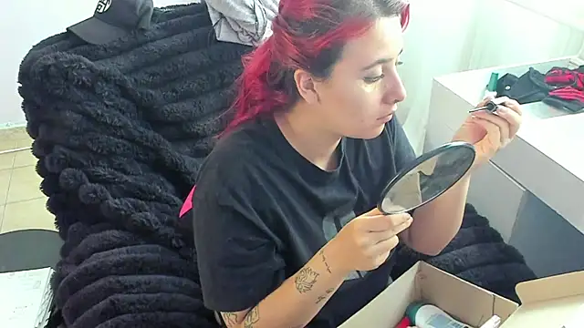 bonnie moon  online show from 10/10/25, 04:50