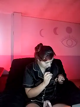 bonnie moon  online show from 10/20/25, 09:48