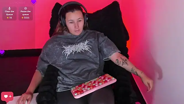 bonnie moon  online show from 02/05/26, 07:29