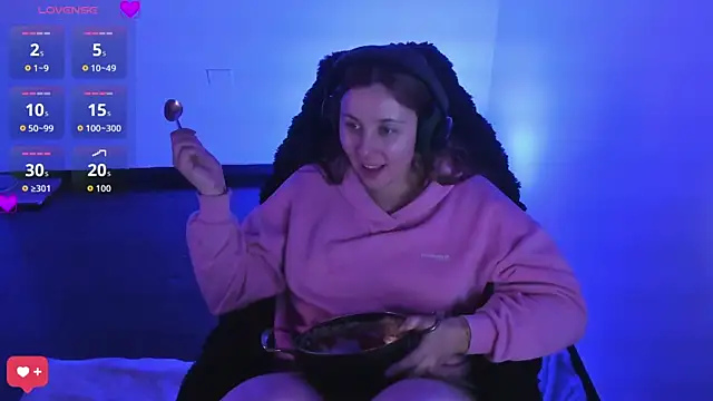 bonnie moon  online show from 03/26/26, 04:34