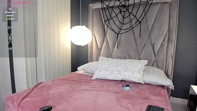 Snapshot of Kayla_stern_ chatting on 11/01/25, 07:38 Kayla stern online show from 11/01/25, 07:38