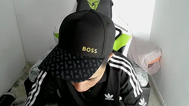 Snapshot of bby_santi chatting on 03/20/25, 01:59 bby santi online show from 03/20/25, 01:59