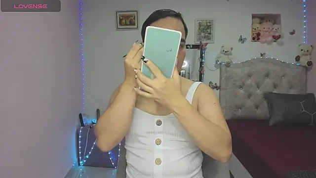 Snapshot of tania_lucia1 chatting on 09/13/25, 09:25 tania lucia1 online show from 09/13/25, 09:25