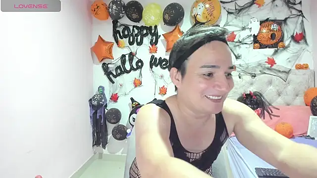 Snapshot of tania_lucia1 chatting on 10/24/25, 03:58 tania lucia1 online show from 10/24/25, 03:58