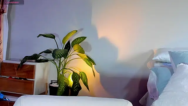 Snapshot of ClaraMariaMon chatting on 02/25/25, 05:36 ClaraMariaMon online show from 02/25/25, 05:36