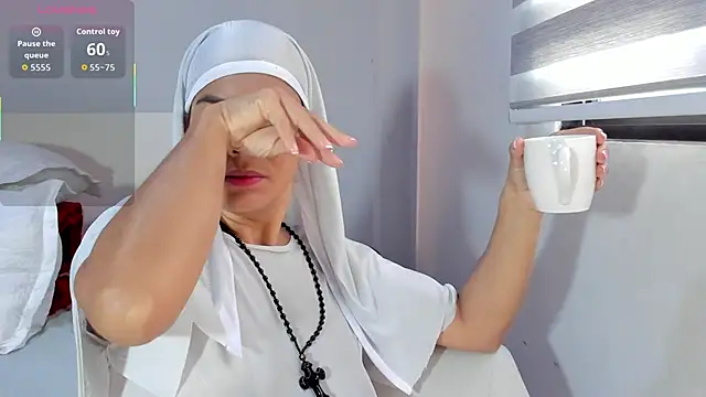 Snapshot of ClaraMariaMon chatting on 10/25/25, 01:07 ClaraMariaMon online show from 10/25/25, 01:07