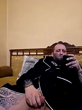 Snapshot of TattooedDick92 chatting on 01/02/25, 02:35 TattooedDick92 online show from 01/02/25, 02:35