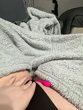 honeyyy24 online show from 02/04/25, 08:06