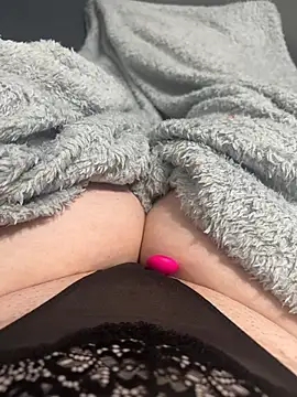 honeyyy24 online show from 02/06/25, 03:09