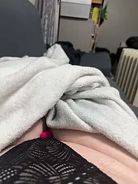 honeyyy24 online show from 03/08/25, 06:26