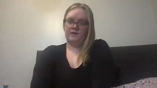 Snapshot of honeyyy24 chatting on 01/31/26, 07:11 honeyyy24 online show from 01/31/26, 07:11