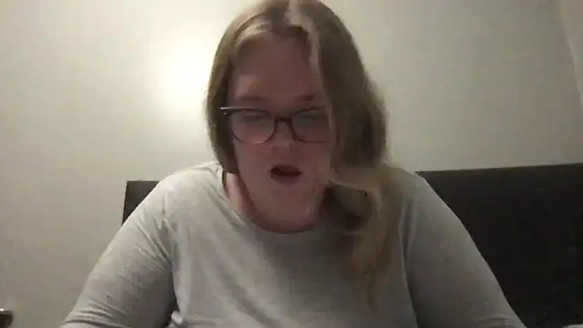 Snapshot of honeyyy24 chatting on 03/01/26, 11:07 honeyyy24 online show from 03/01/26, 11:07