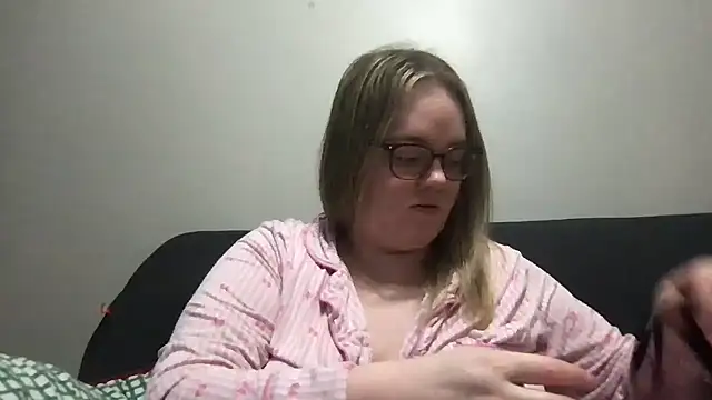 honeyyy24 online show from 03/23/26, 08:13