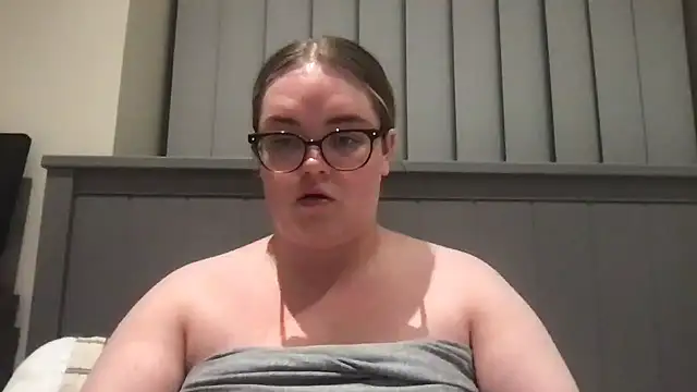 honeyyy24 online show from 07/07/26, 10:36
