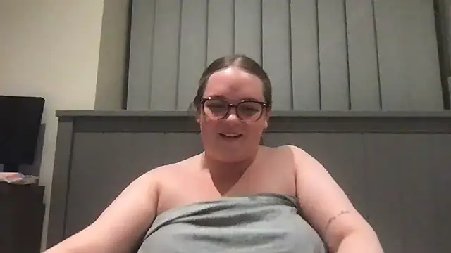 honeyyy24 online show from 07/08/26, 10:03
