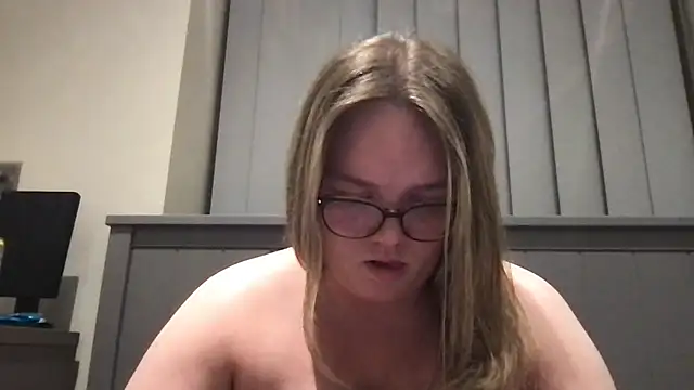 honeyyy24 online show from 07/20/26, 10:23