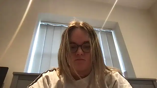 honeyyy24 online show from 07/27/26, 06:59