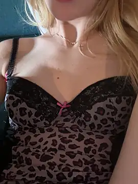 Snapshot of Lolitaxlola chatting on 01/06/25, 02:36 Lolitaxlola online show from 01/06/25, 02:36