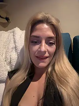 Snapshot of Lolitaxlola chatting on 03/15/25, 11:28 Lolitaxlola online show from 03/15/25, 11:28