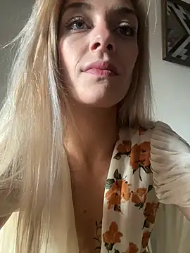 Snapshot of Lolitaxlola chatting on 03/16/25, 03:50 Lolitaxlola online show from 03/16/25, 03:50