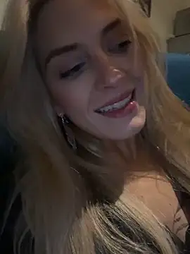 Snapshot of Lolitaxlola chatting on 03/16/25, 06:55 Lolitaxlola online show from 03/16/25, 06:55