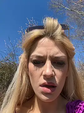 Snapshot of Lolitaxlola chatting on 03/20/25, 11:38 Lolitaxlola online show from 03/20/25, 11:38