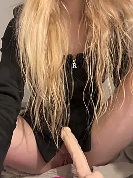 Snapshot of Lolitaxlola chatting on 10/31/25, 02:40 Lolitaxlola online show from 10/31/25, 02:40