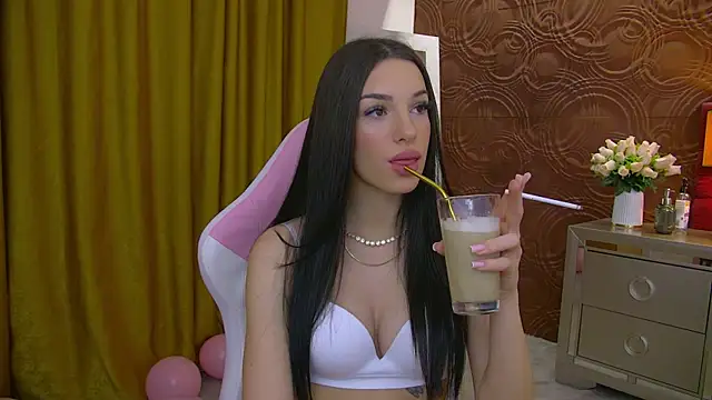 Snapshot of IrisMonn chatting on 12/12/24, 06:25 IrisMonn online show from 12/12/24, 06:25