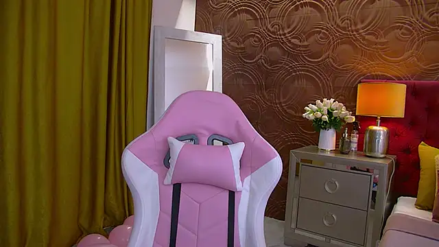 Snapshot of IrisMonn chatting on 12/17/24, 05:40 IrisMonn online show from 12/17/24, 05:40