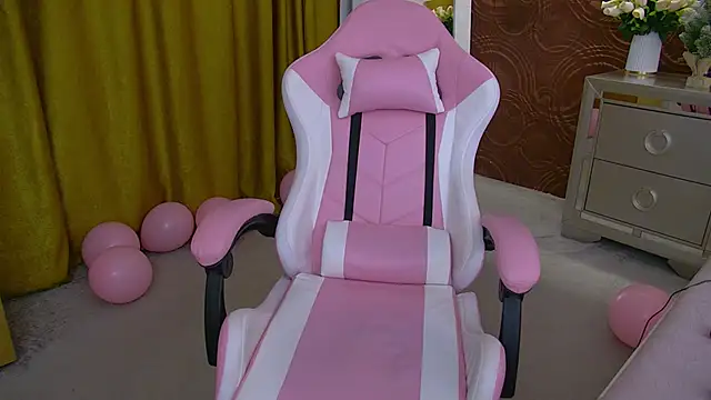 Snapshot of IrisMonn chatting on 12/23/24, 05:39 IrisMonn online show from 12/23/24, 05:39