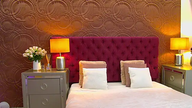 Snapshot of IrisMonn chatting on 11/18/25, 06:18 IrisMonn online show from 11/18/25, 06:18