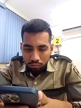 Snapshot of EnriquePersian197 chatting on 01/15/25, 01:12 EnriquePersian197 online show from 01/15/25, 01:12