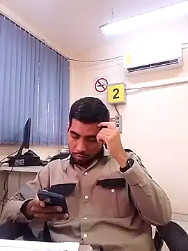 Snapshot of EnriquePersian197 chatting on 02/06/25, 02:26 EnriquePersian197 online show from 02/06/25, 02:26