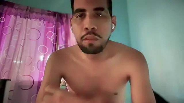 Snapshot of EnriquePersian197 chatting on 02/18/25, 04:48 EnriquePersian197 online show from 02/18/25, 04:48