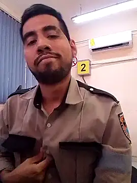 Snapshot of EnriquePersian197 chatting on 02/20/25, 05:51 EnriquePersian197 online show from 02/20/25, 05:51