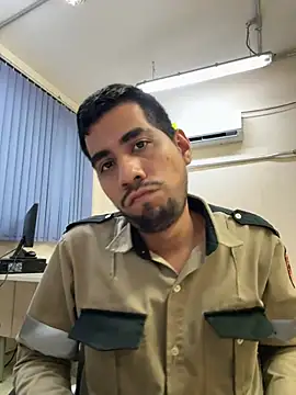 Snapshot of EnriquePersian197 chatting on 03/05/25, 01:31 EnriquePersian197 online show from 03/05/25, 01:31