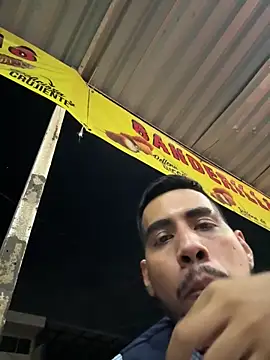 Snapshot of EnriquePersian197 chatting on 03/09/25, 03:11 EnriquePersian197 online show from 03/09/25, 03:11