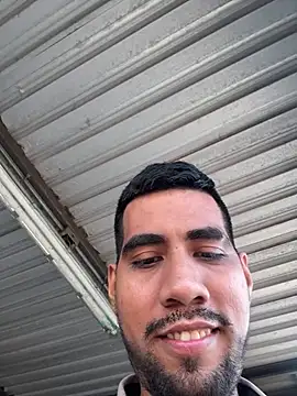 Snapshot of EnriquePersian197 chatting on 03/13/25, 04:01 EnriquePersian197 online show from 03/13/25, 04:01