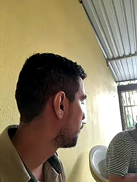 Snapshot of EnriquePersian197 chatting on 10/18/25, 01:23 EnriquePersian197 online show from 10/18/25, 01:23