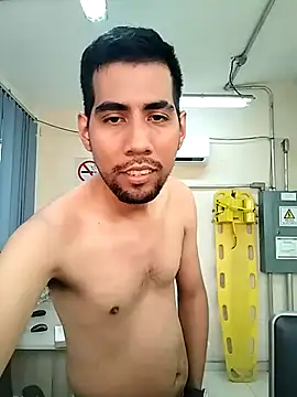 Snapshot of EnriquePersian197 chatting on 11/17/25, 06:57 EnriquePersian197 online show from 11/17/25, 06:57