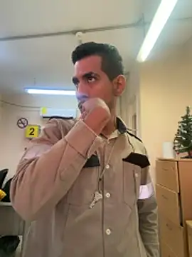 Snapshot of EnriquePersian197 chatting on 12/01/25, 11:21 EnriquePersian197 online show from 12/01/25, 11:21