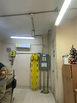 EnriquePersian197 online show from 12/15/25, 12:42